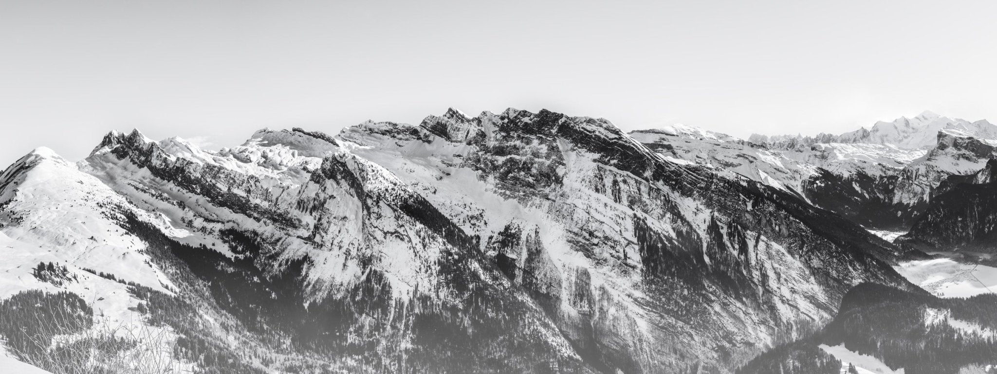 Papier peint montagne noir et blanc Grand Massif, mural concept, tendance