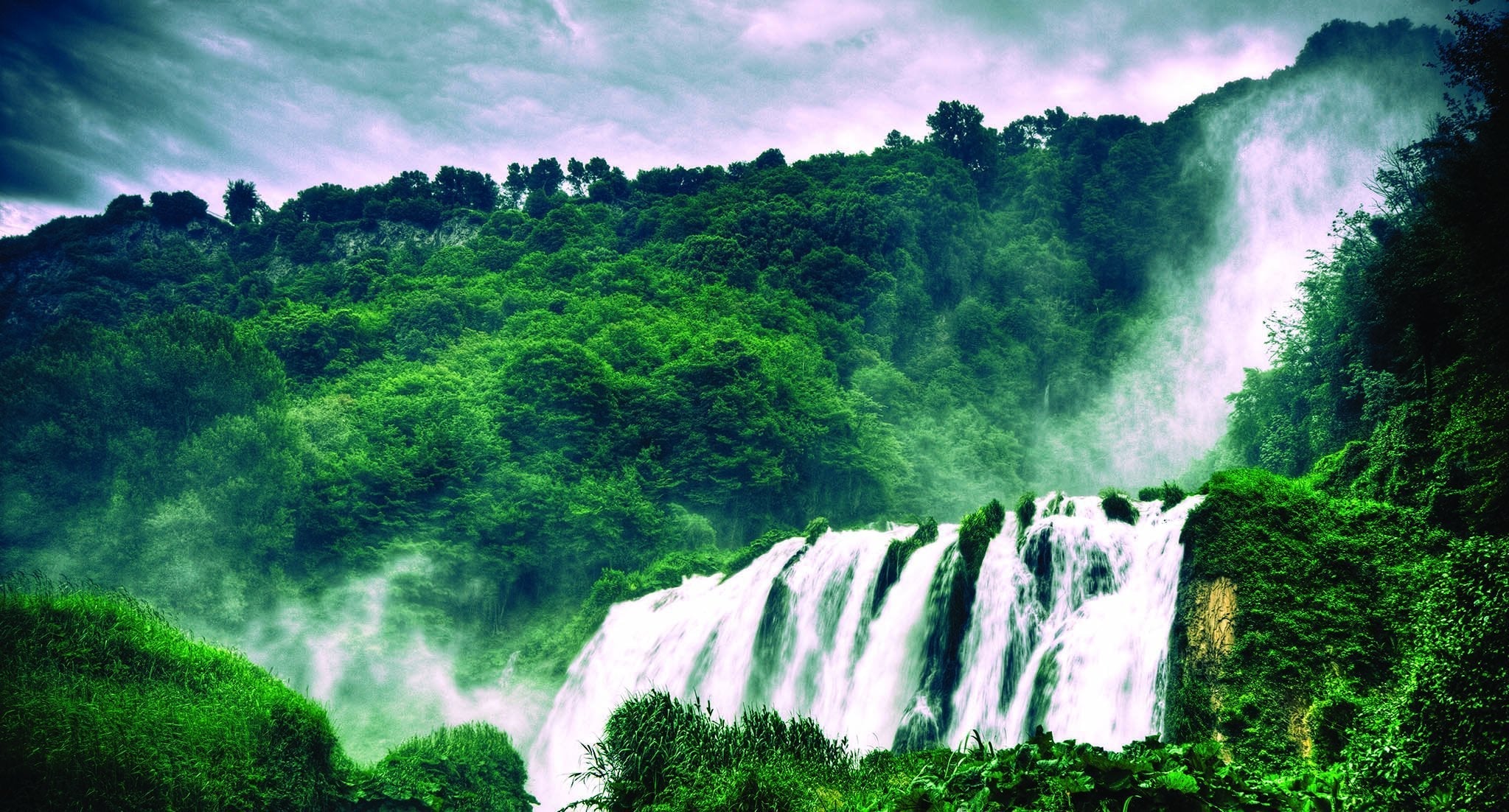 Papier peint panoramique cascade brumeuse - papier peint sur mesure francais - muralconcept